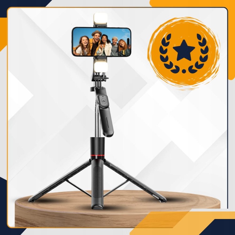 Selfie kijek Slayo ustawiony jako statyw tripod z telefonem i lampami LED – idealny zestaw do selfie, vlogów i transmisji live.