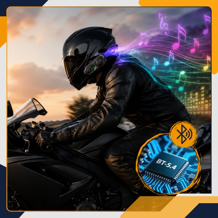 Motocyklista sterujący interkomem MotoMesh S800 podczas jazdy wieczorem