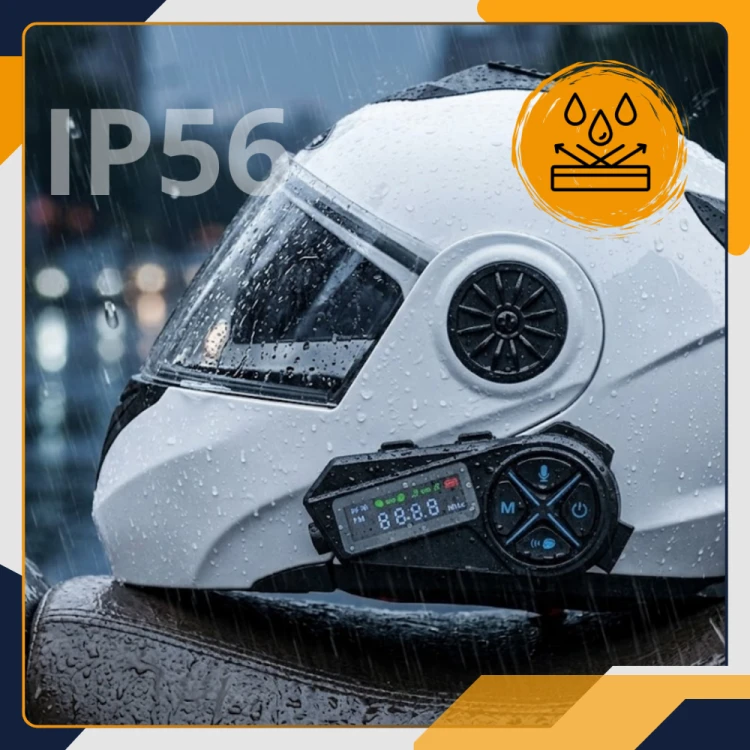 Interkom Slayo MotoMesh S600 w klasie IP56 na kasku podczas jazdy w deszczu