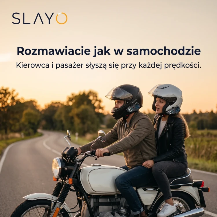 Kierowca i pasażer rozmawiają przez interkomy Slayo MotoMesh S600 podczas jazdy